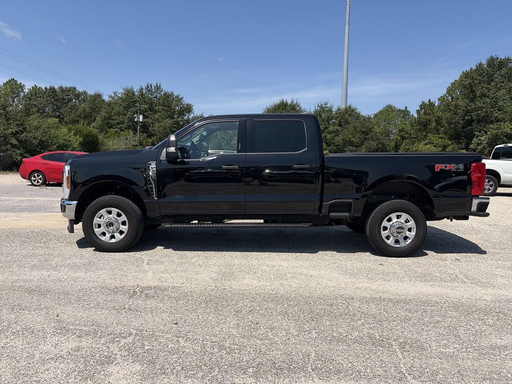 Used 2024 Ford F350 XLT w/ FX4 Off-Road Package AWD/4WD image 3