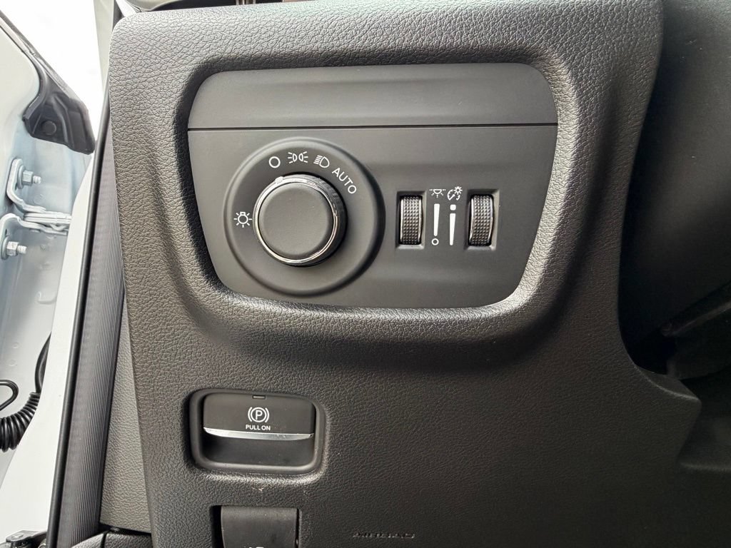 New 2026 Jeep Grand Cherokee Altitude AWD/4WD image 21