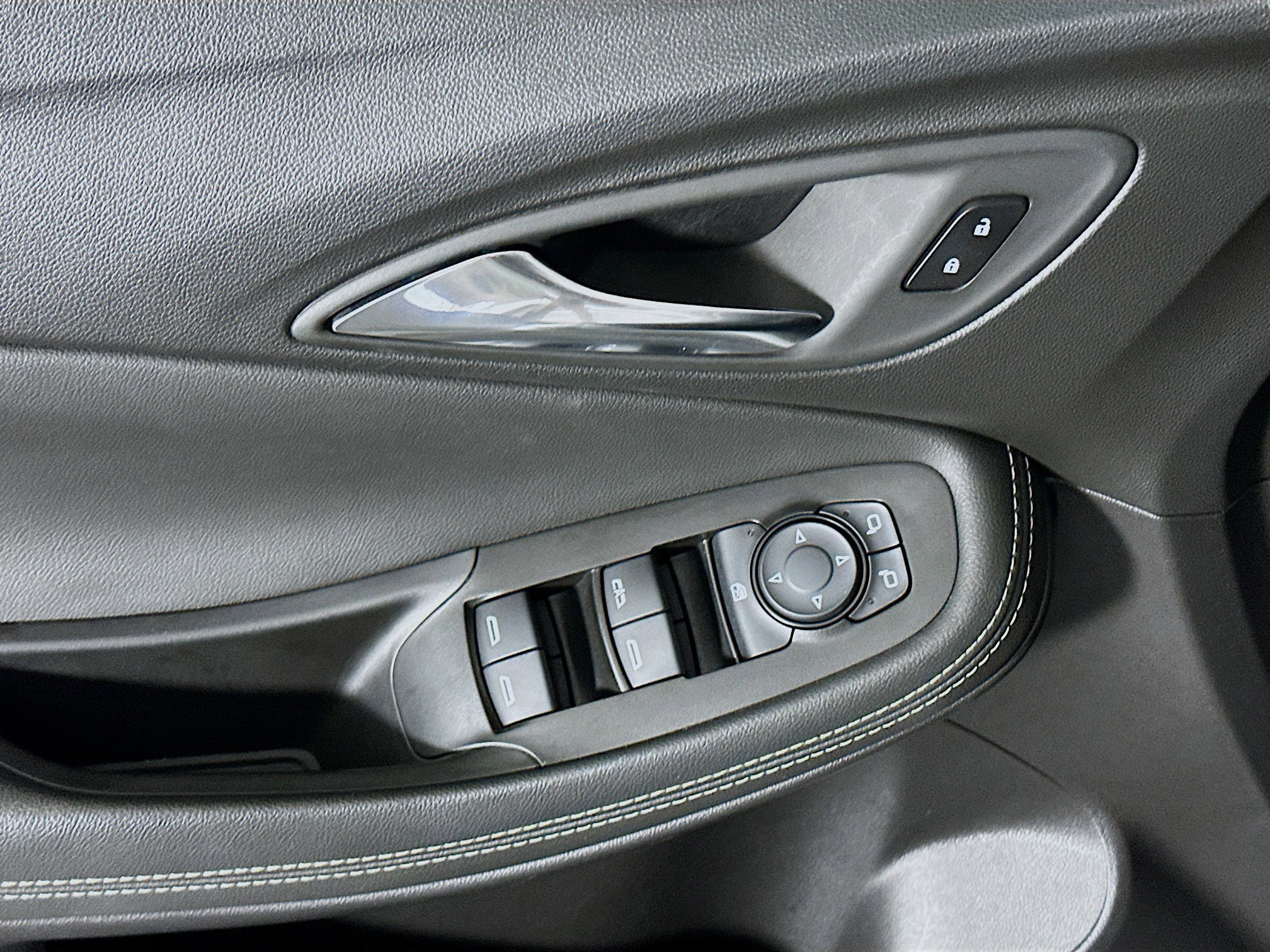 Used 2025 Buick Encore GX Preferred image 15