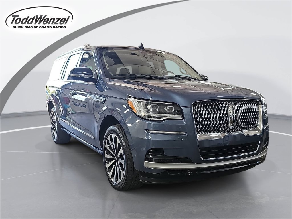 Used 2023 Lincoln Navigator L Reserve AWD/4WD image 1