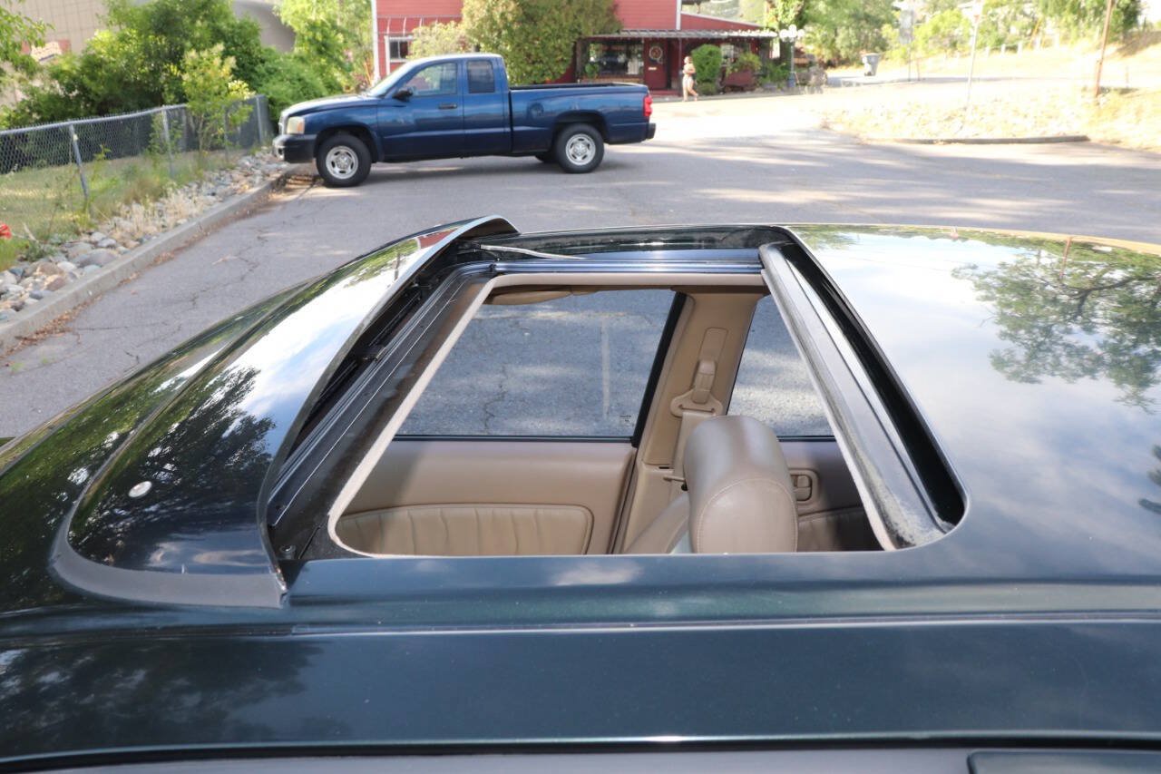 Used 1997 Nissan Maxima GXE FWD image 23