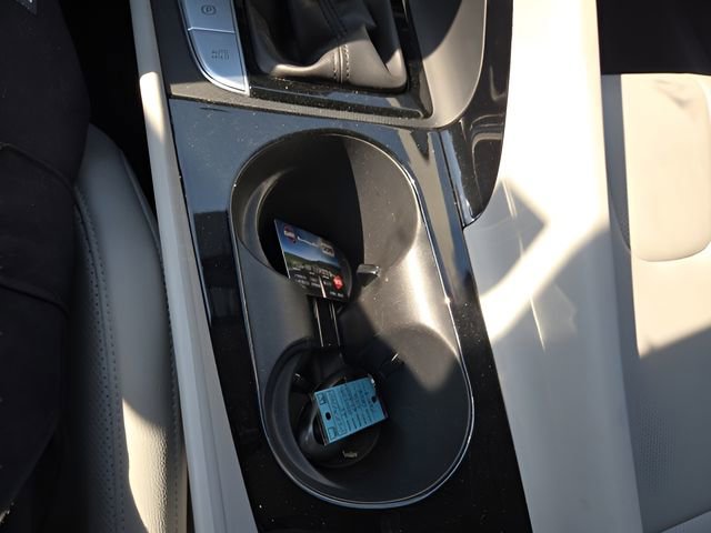 Used 2025 Hyundai Elantra Limited image 20