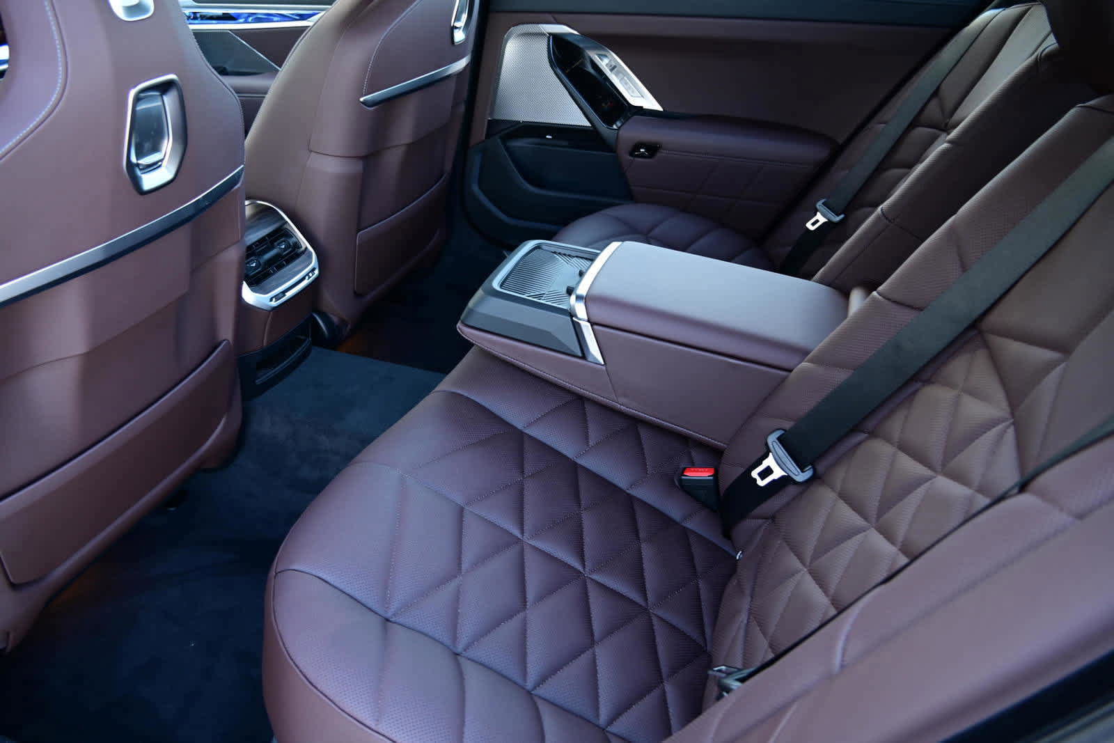 Used 2025 BMW 740i image 17