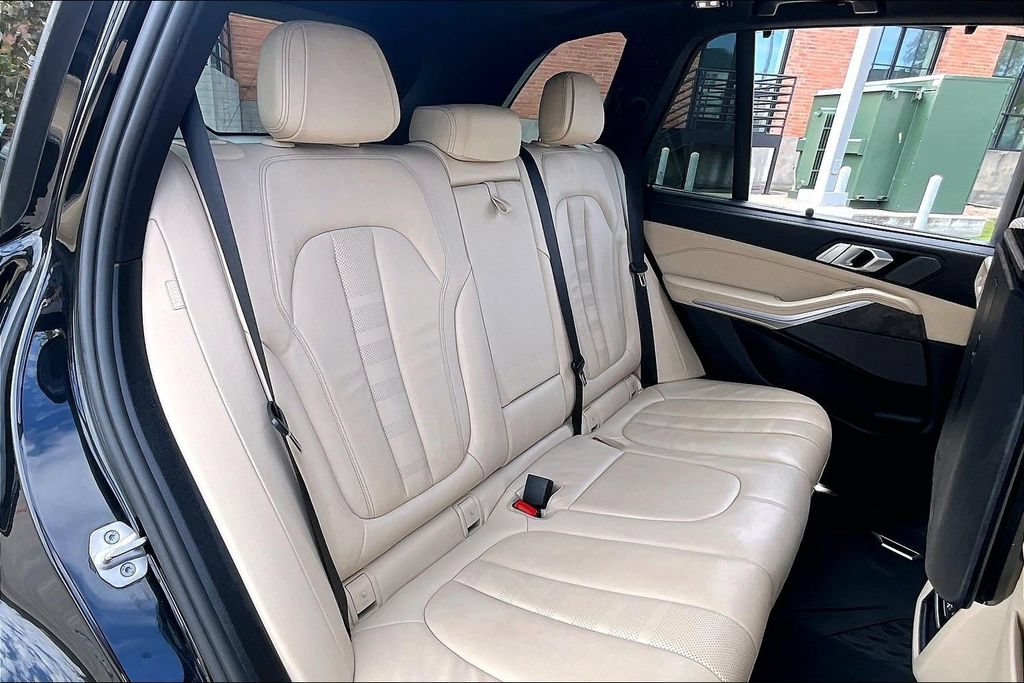 Used 2021 BMW X5 M50i AWD/4WD image 37