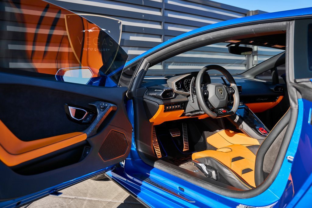 Used 2020 Lamborghini Huracan EVO image 27