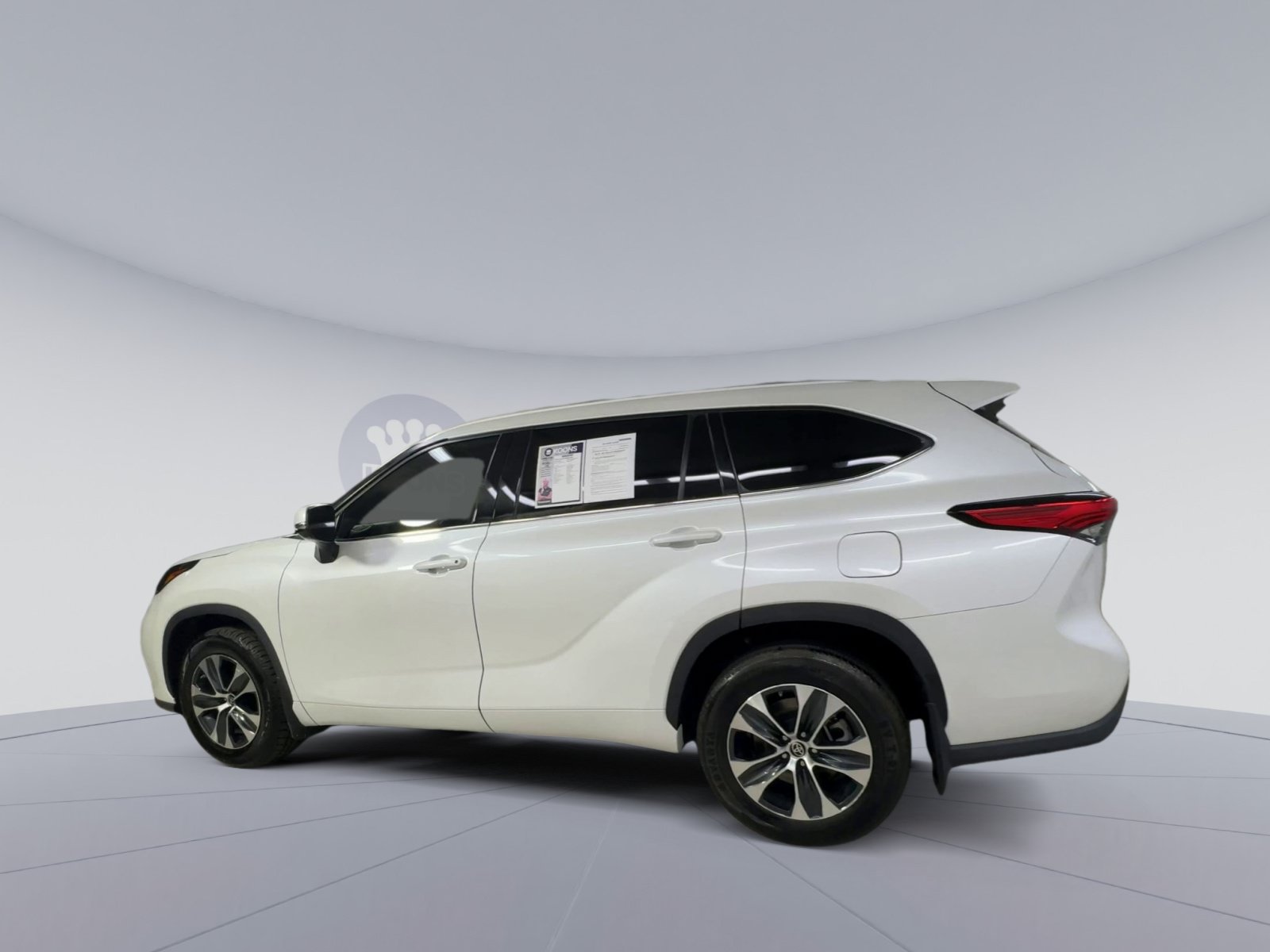Used 2022 Toyota Highlander XLE AWD/4WD image 8