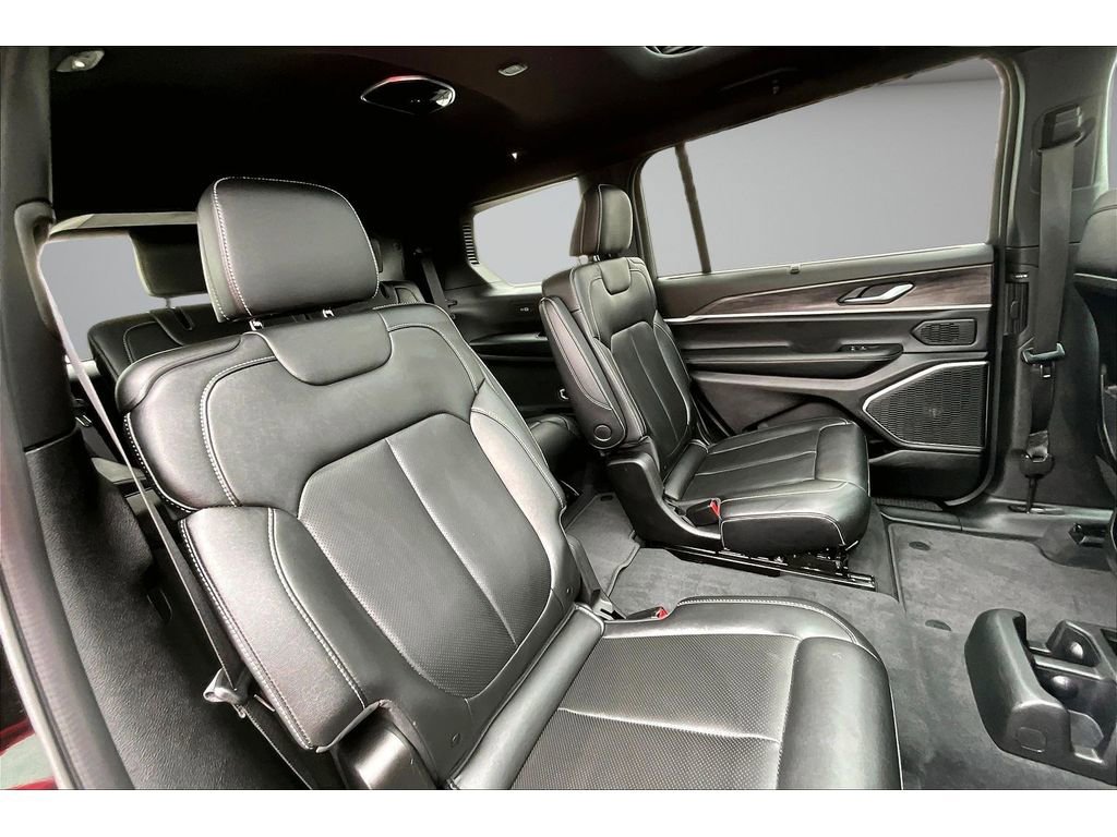 Used 2025 Jeep Grand Cherokee L Limited w/ Luxury Tech Group II image 23