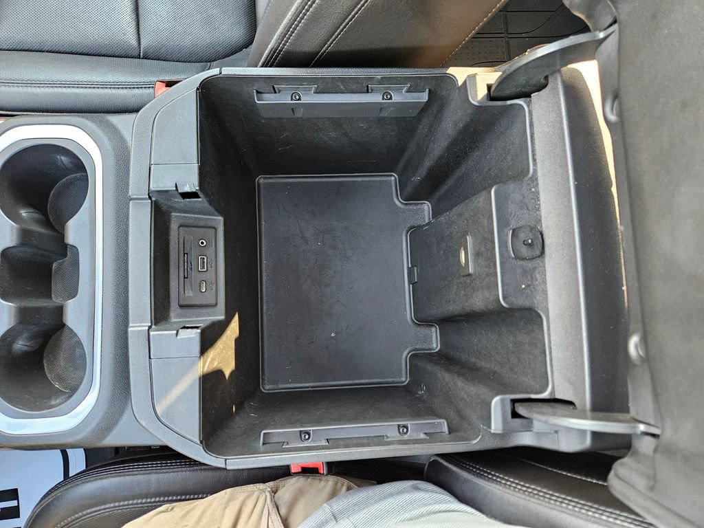 Used 2019 Chevrolet Silverado 1500 High Country w/ Technology Package AWD/4WD image 18