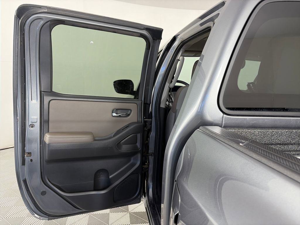 Used 2022 Nissan Frontier SV image 12
