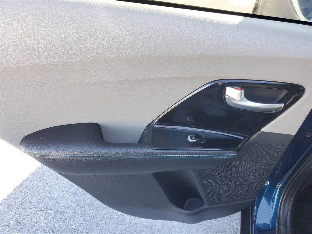 Used 2022 Kia Niro EX Premium image 13