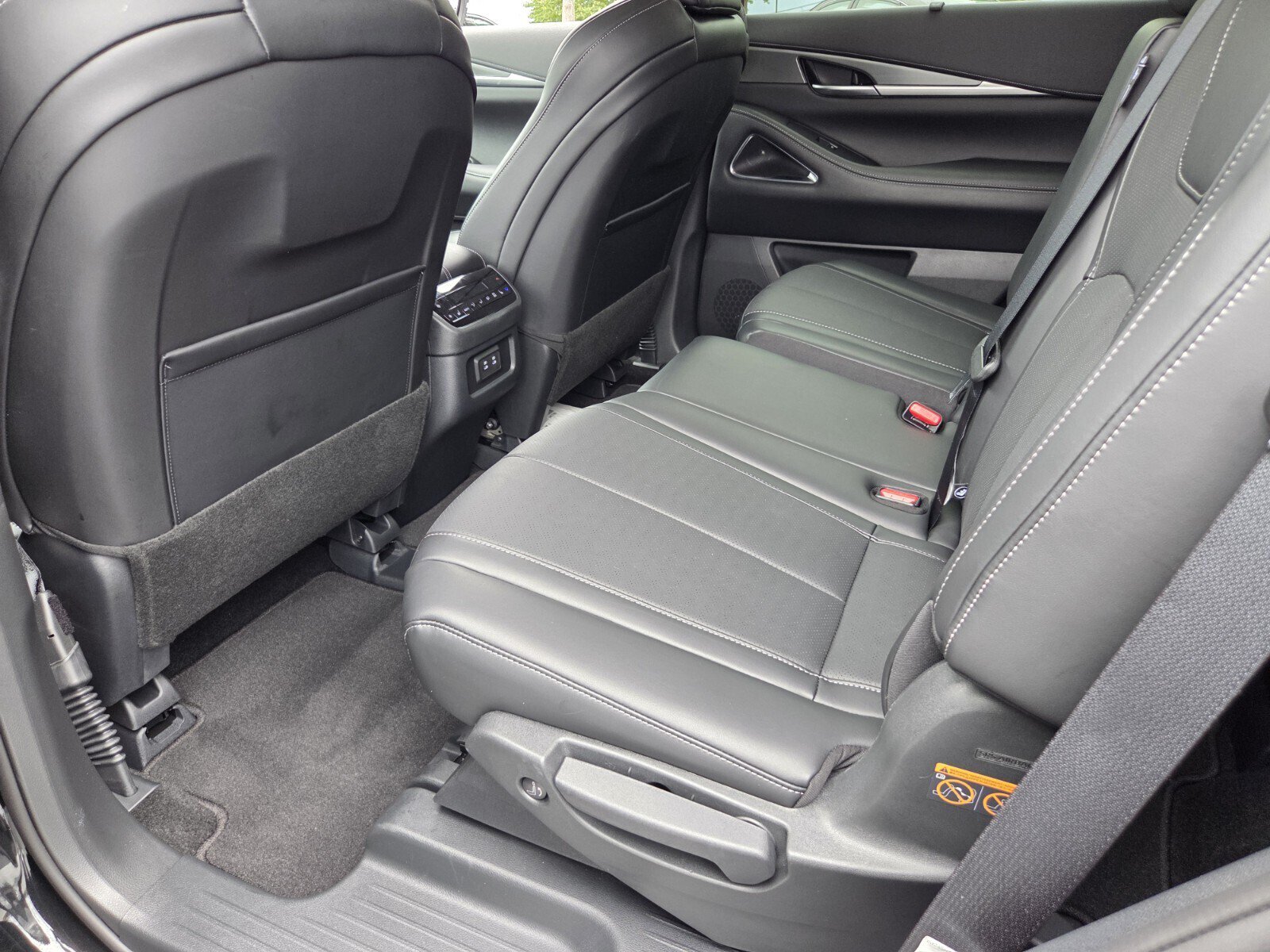 Certified 2026 INFINITI QX60 Luxe w/ Cargo Package FWD image 12