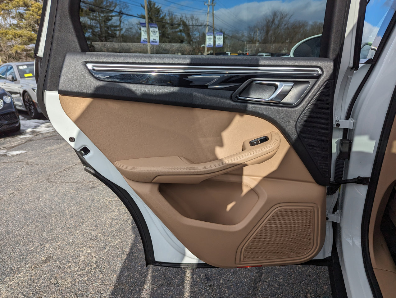 Used 2020 Porsche Macan AWD image 39