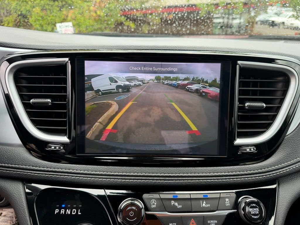 Used 2025 Chrysler Pacifica Limited FWD image 24