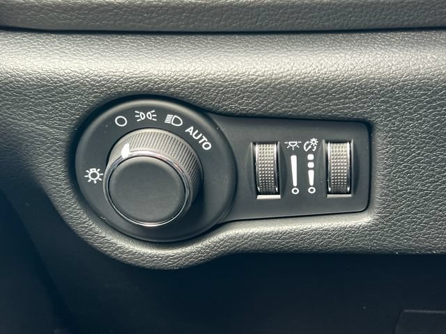 New 2027 Chrysler Pacifica Select AWD/4WD image 18