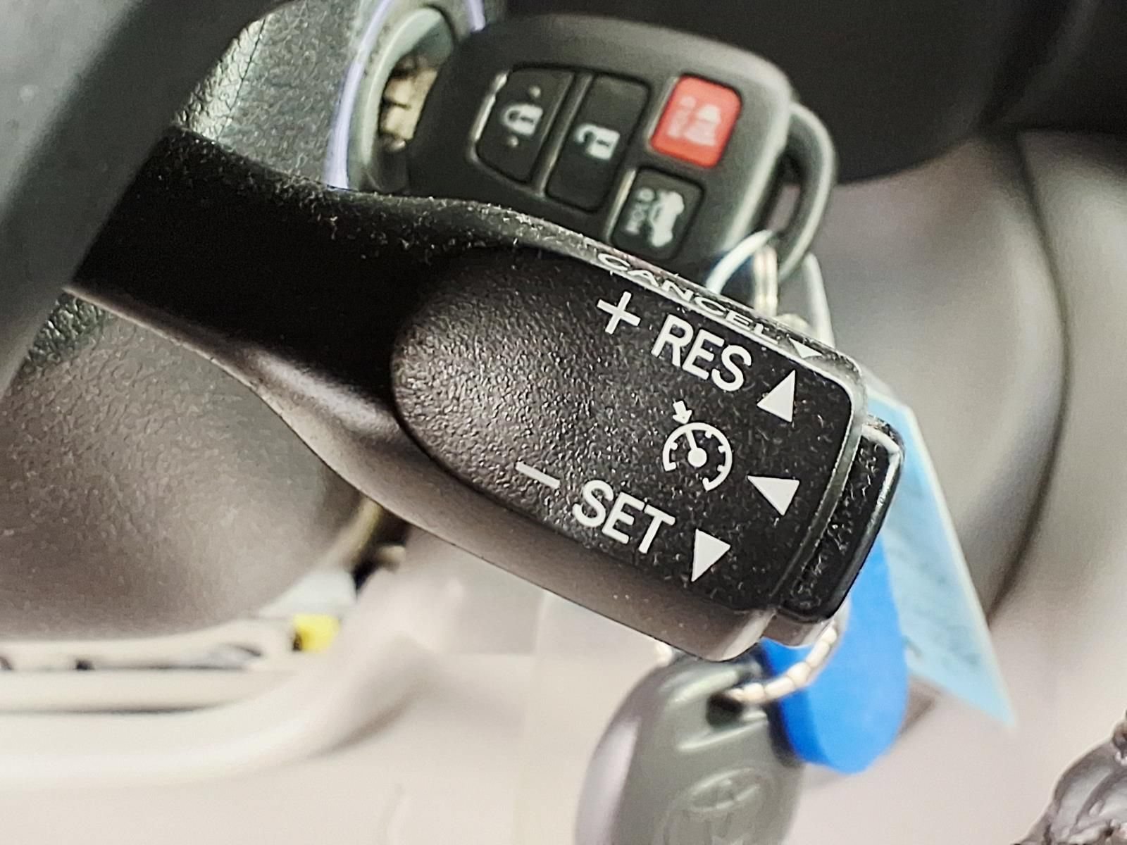 Used 2017 Toyota Camry XLE FWD image 19