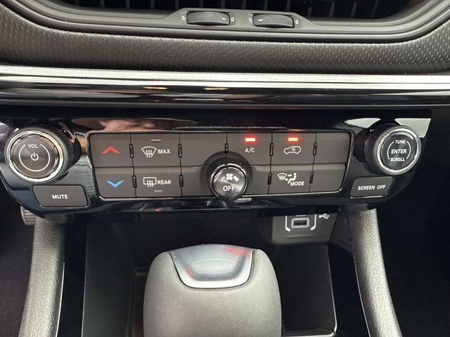 New 2026 Jeep Compass Latitude image 25