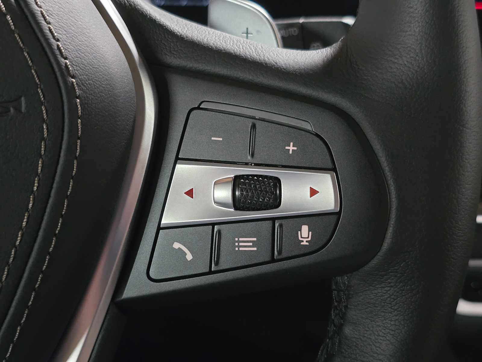 Used 2026 BMW X5 xDrive50e image 32