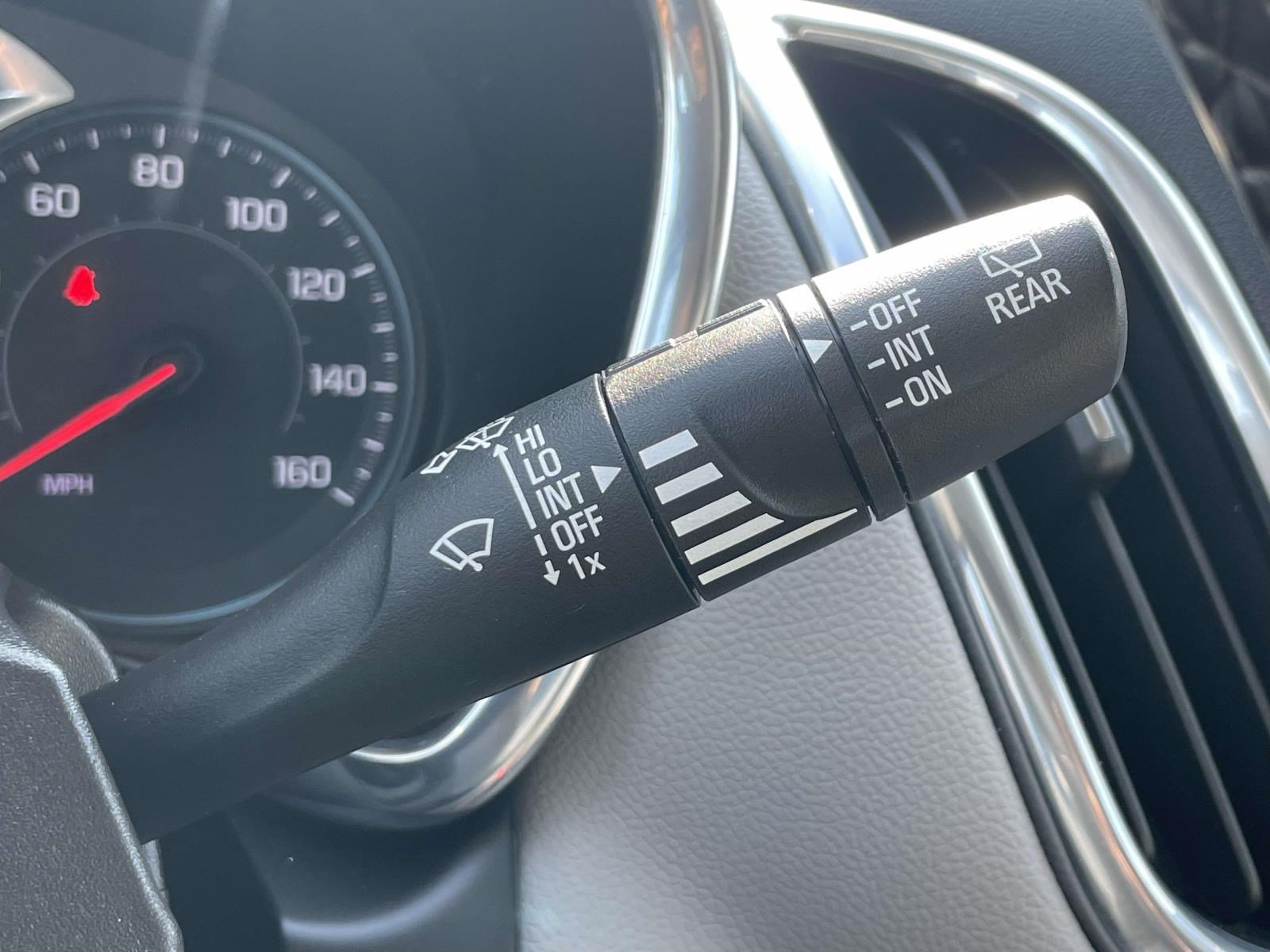 Used 2023 Chevrolet Equinox LT FWD image 25