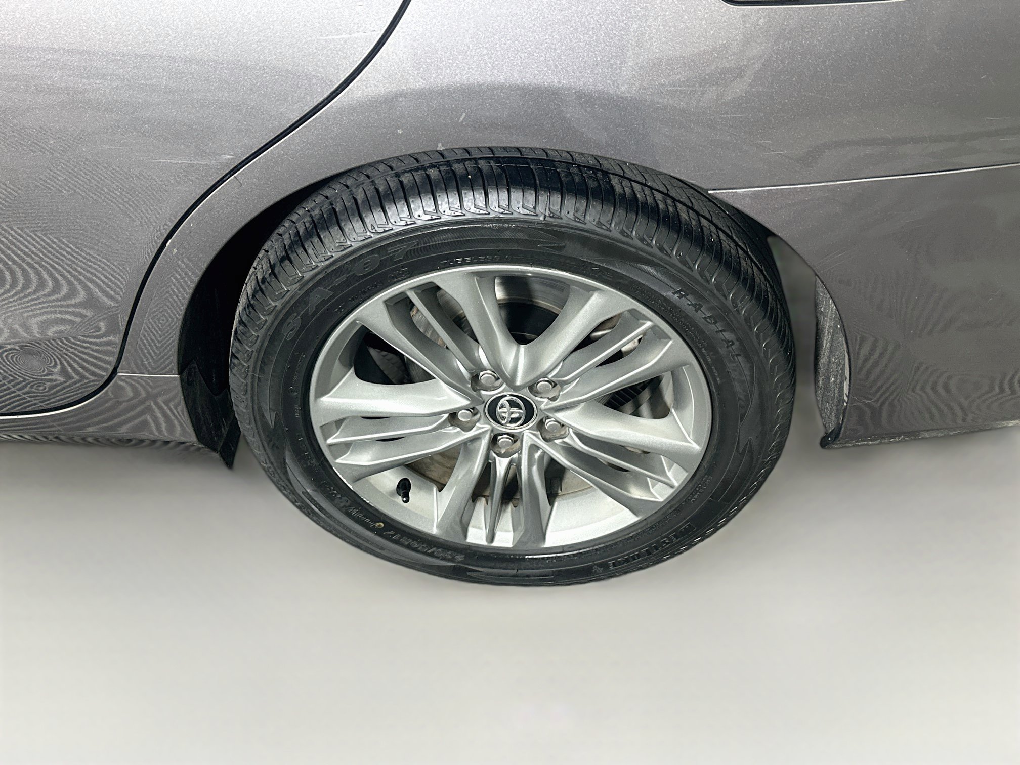 Used 2016 Toyota Camry SE w/ Moonroof Package FWD image 11
