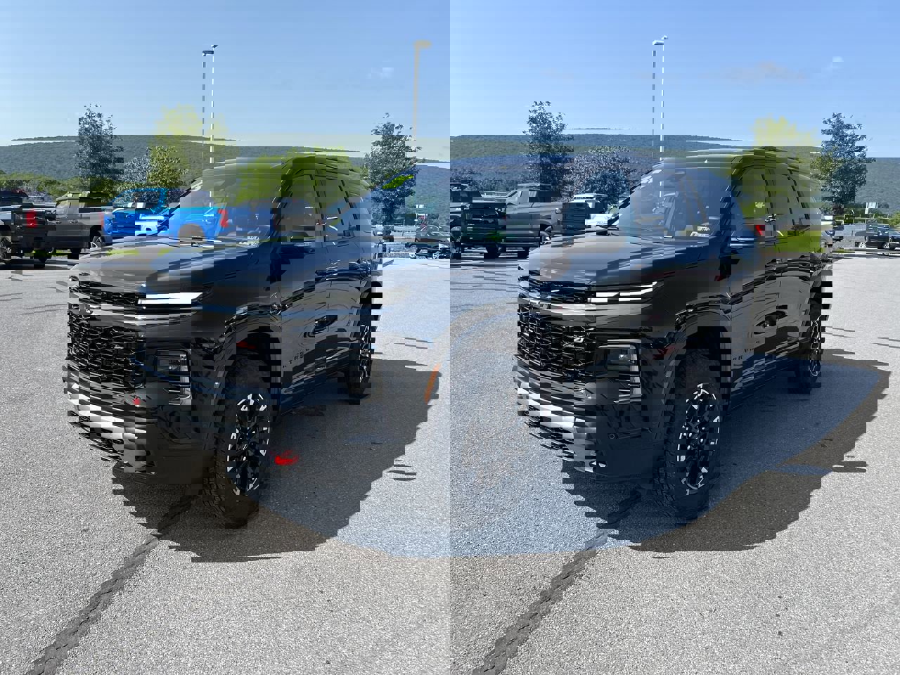 New 2025 Chevrolet Traverse Z71 w/ Enhanced Driving Package image 3