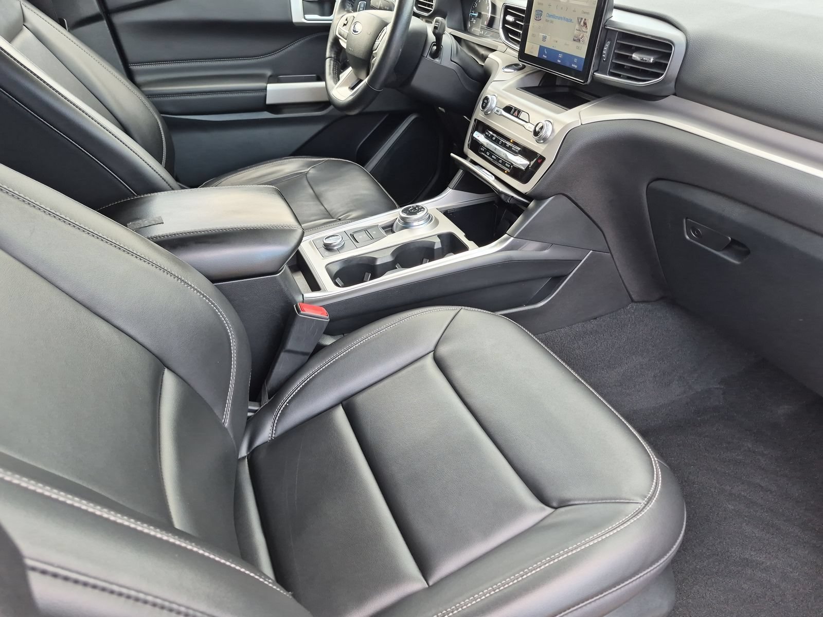 Used 2023 Ford Explorer XLT w/ Equipment Group 202A AWD/4WD image 22