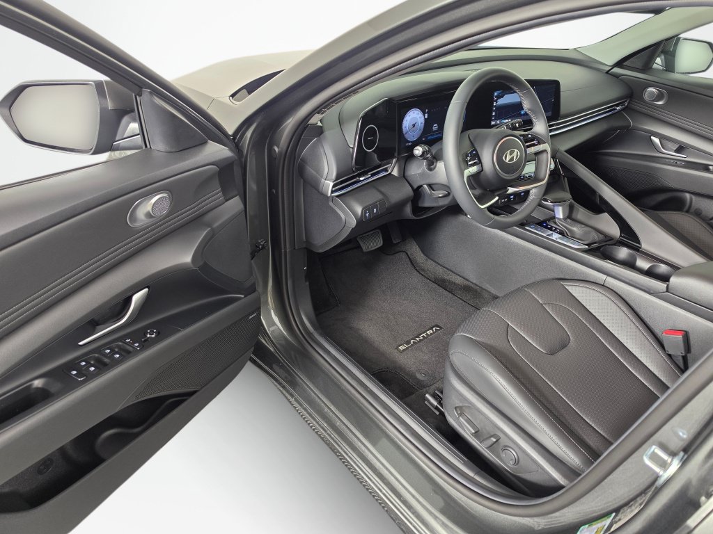 Used 2026 Hyundai Elantra Limited FWD image 28