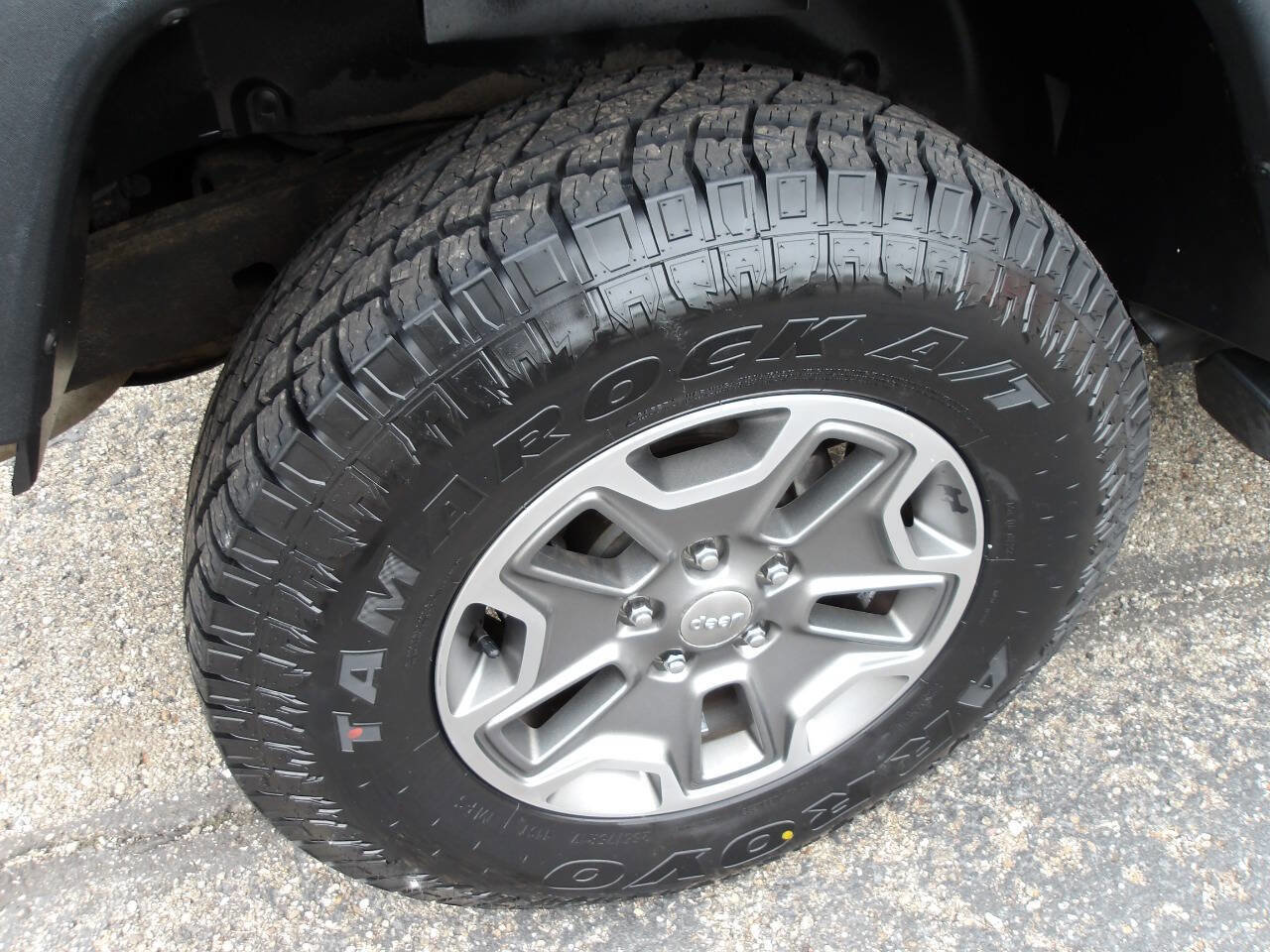 Used 2015 Jeep Wrangler Unlimited Rubicon w/ Dual Top Group AWD/4WD image 32