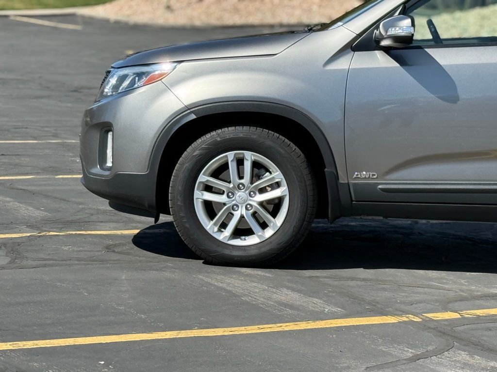 Used 2015 Kia Sorento LX image 8
