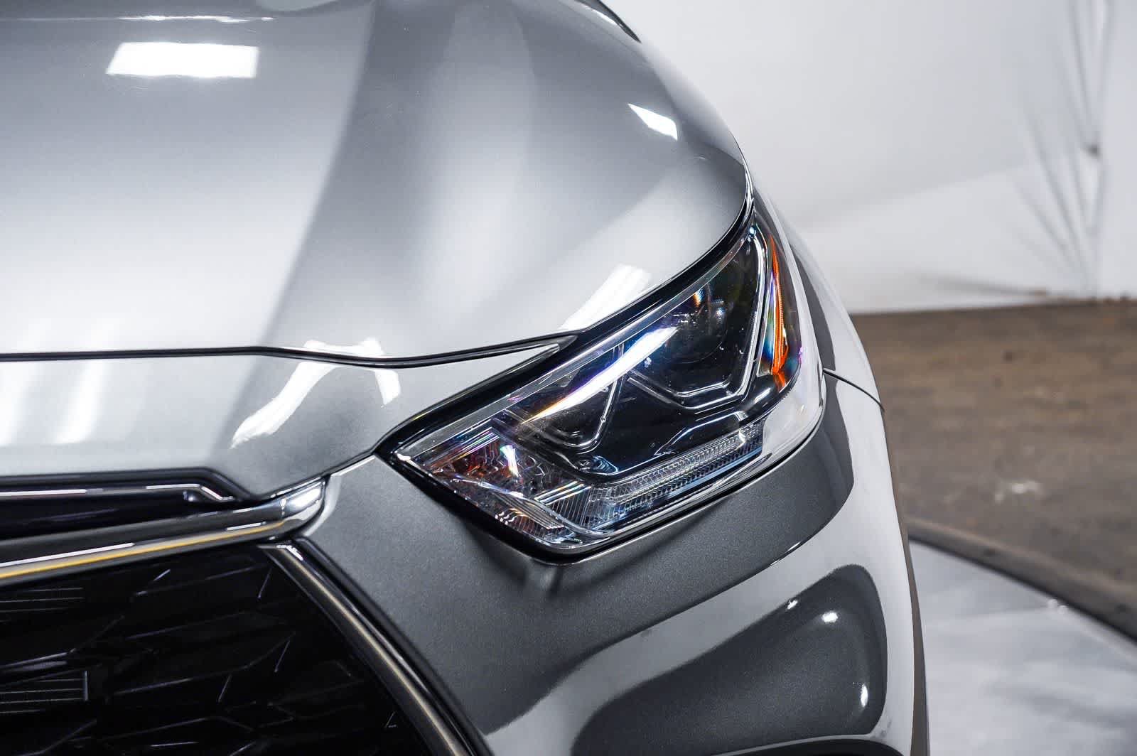 Certified 2025 Toyota Highlander Limited AWD/4WD image 8