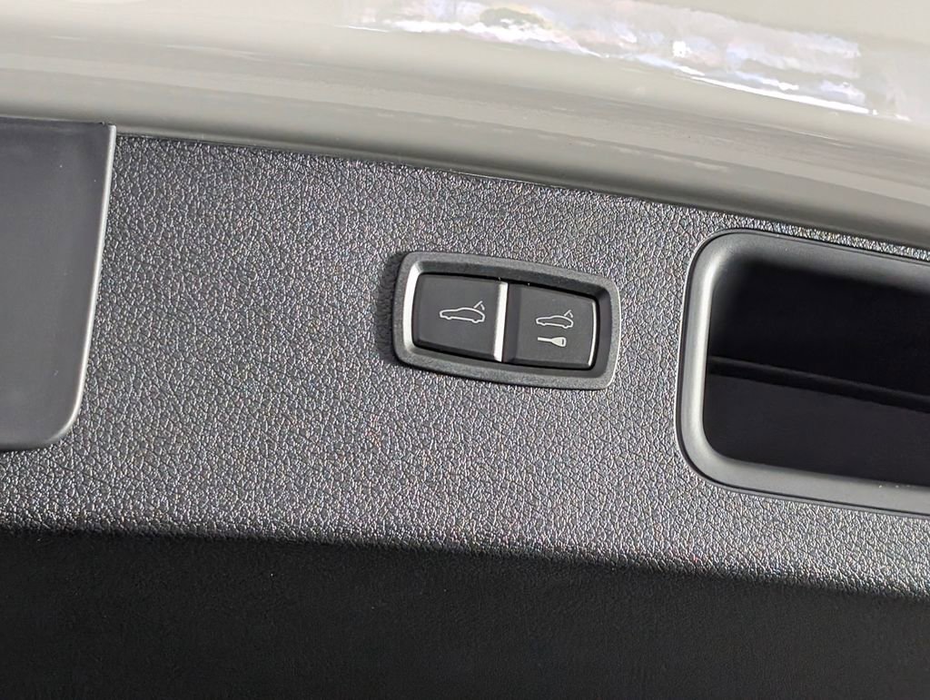 New 2026 Porsche Macan image 18