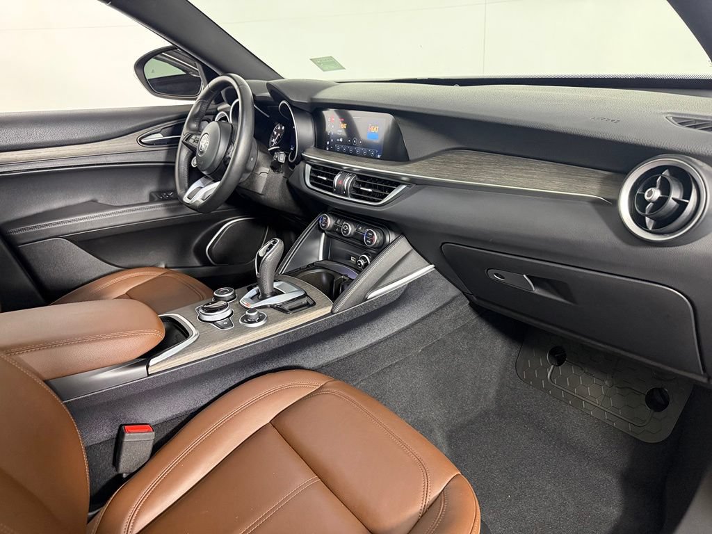 Used 2023 Alfa Romeo Stelvio Ti AWD/4WD image 15