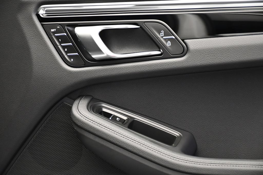 Certified 2026 Porsche Macan Turbo AWD/4WD image 47