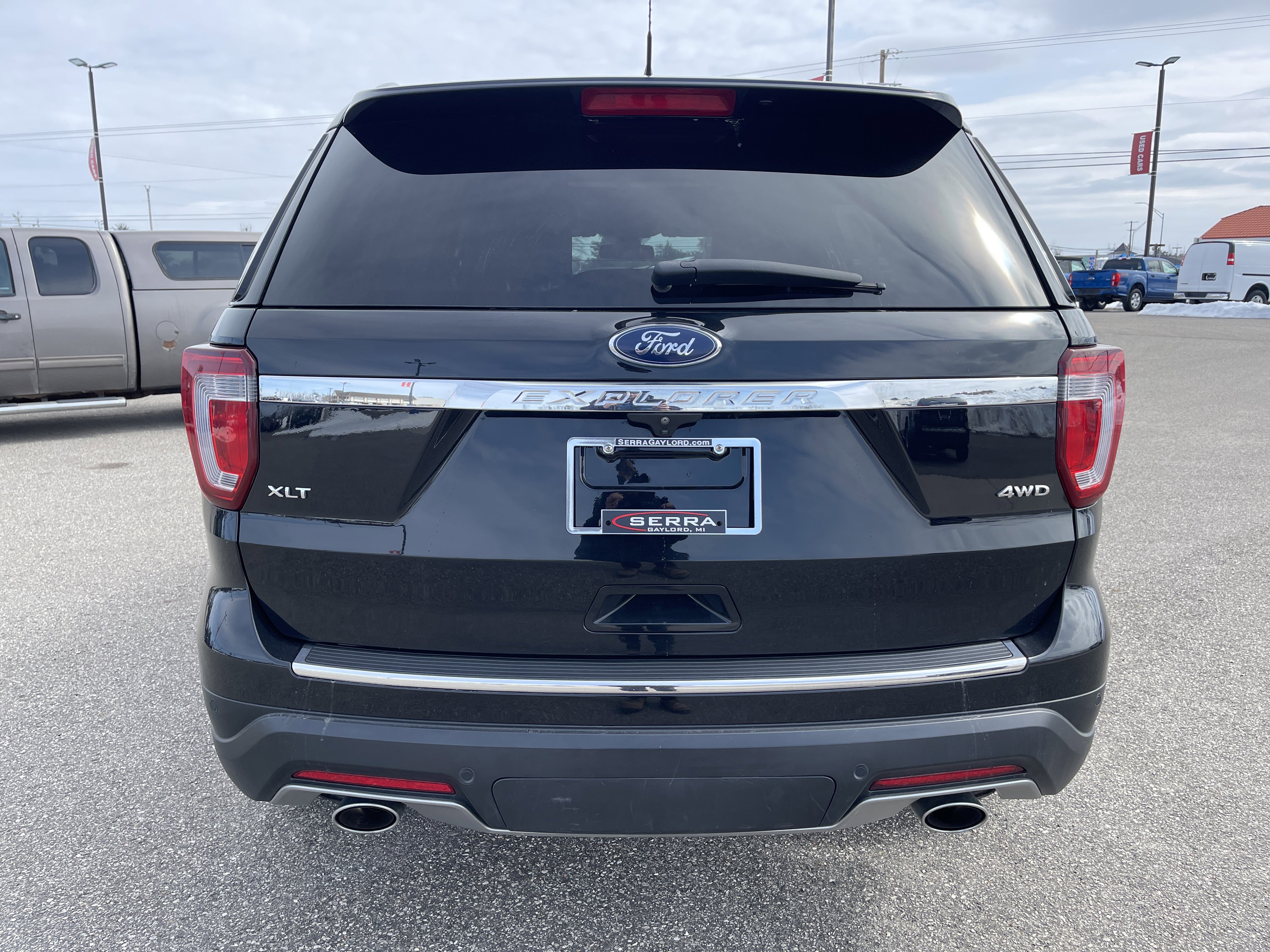 Used 2018 Ford Explorer XLT w/ Equipment Group 202A image 6