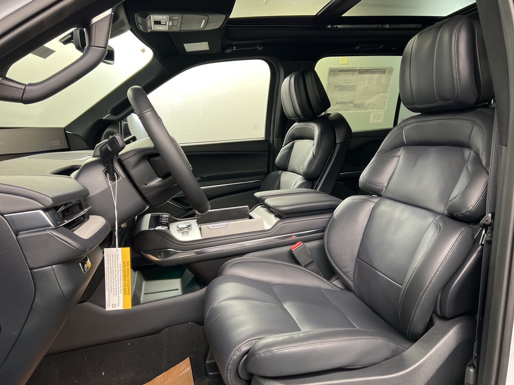 New 2026 Lincoln Navigator Reserve w/ Jet Appearance Package AWD/4WD image 30