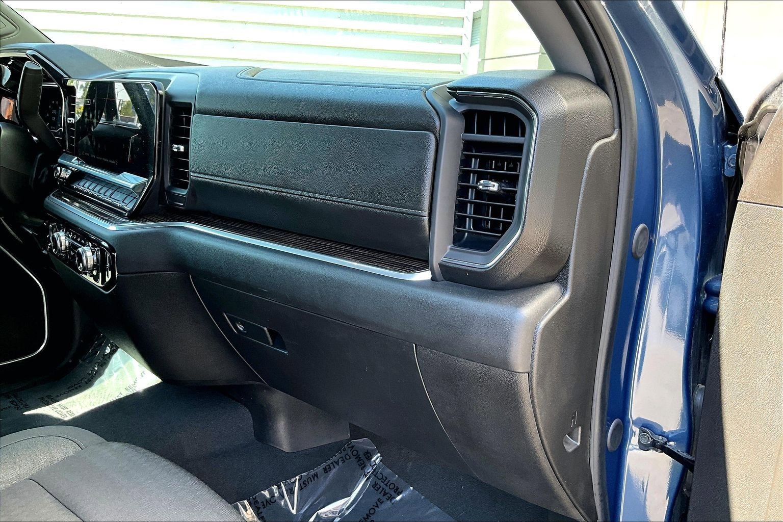 Used 2024 GMC Sierra 1500 SLE image 16