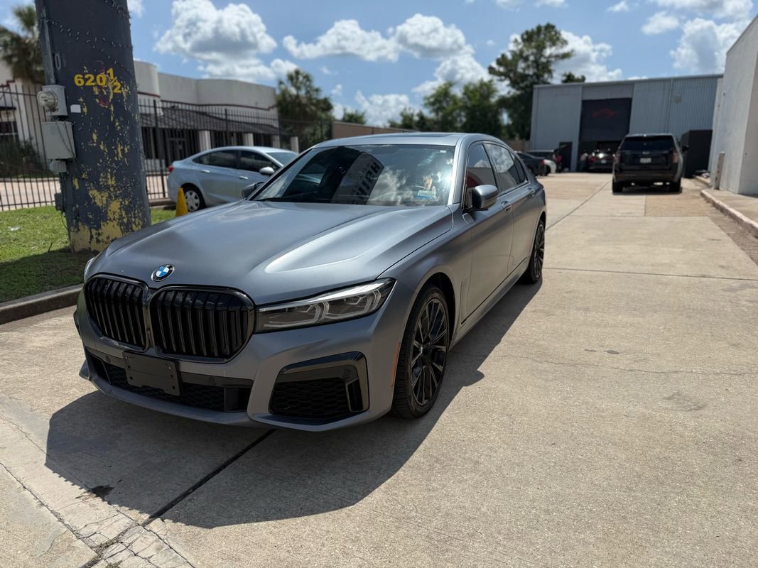 Used 2022 BMW 750i xDrive w/ M Sport Package AWD/4WD image 1