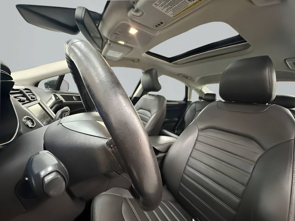 Used 2015 Ford Fusion SE w/ Equipment Group 202A FWD image 9