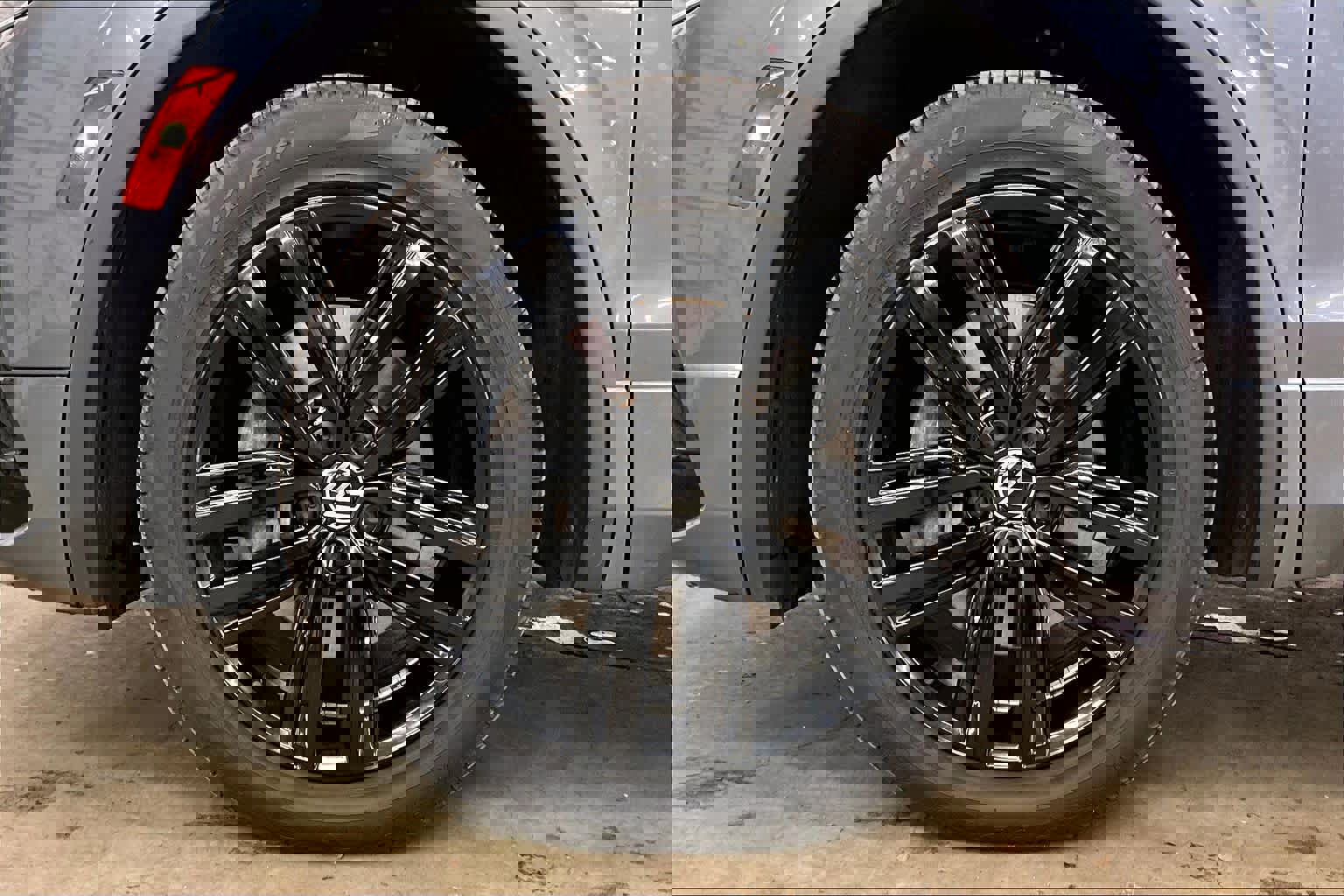 Used 2022 Volkswagen Tiguan SE R-Line image 12