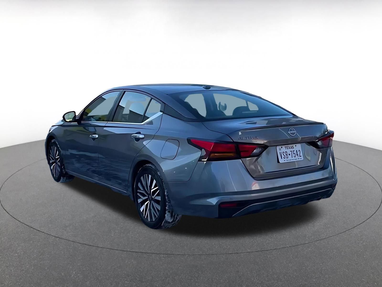 Used 2025 Nissan Altima 2.5 SV image 11