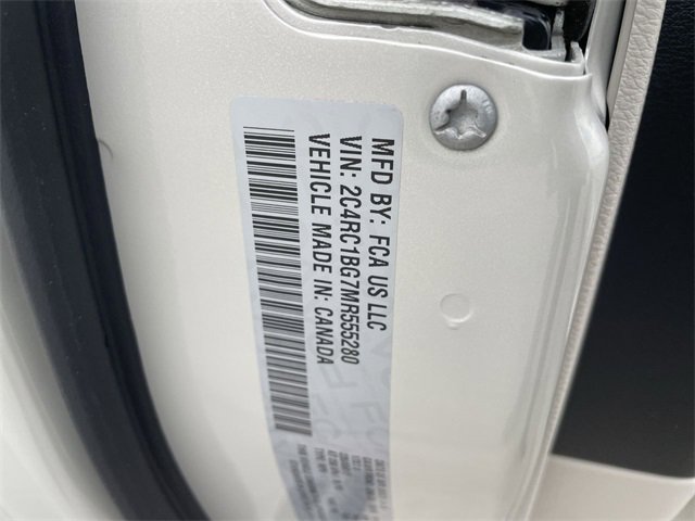 Used 2021 Chrysler Pacifica Touring-L w/ Premium & Safety Sphere Group image 34