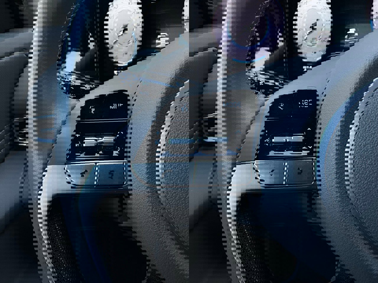 Used 2025 Hyundai Elantra SEL image 36