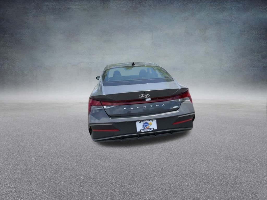 Used 2025 Hyundai Elantra Blue image 19