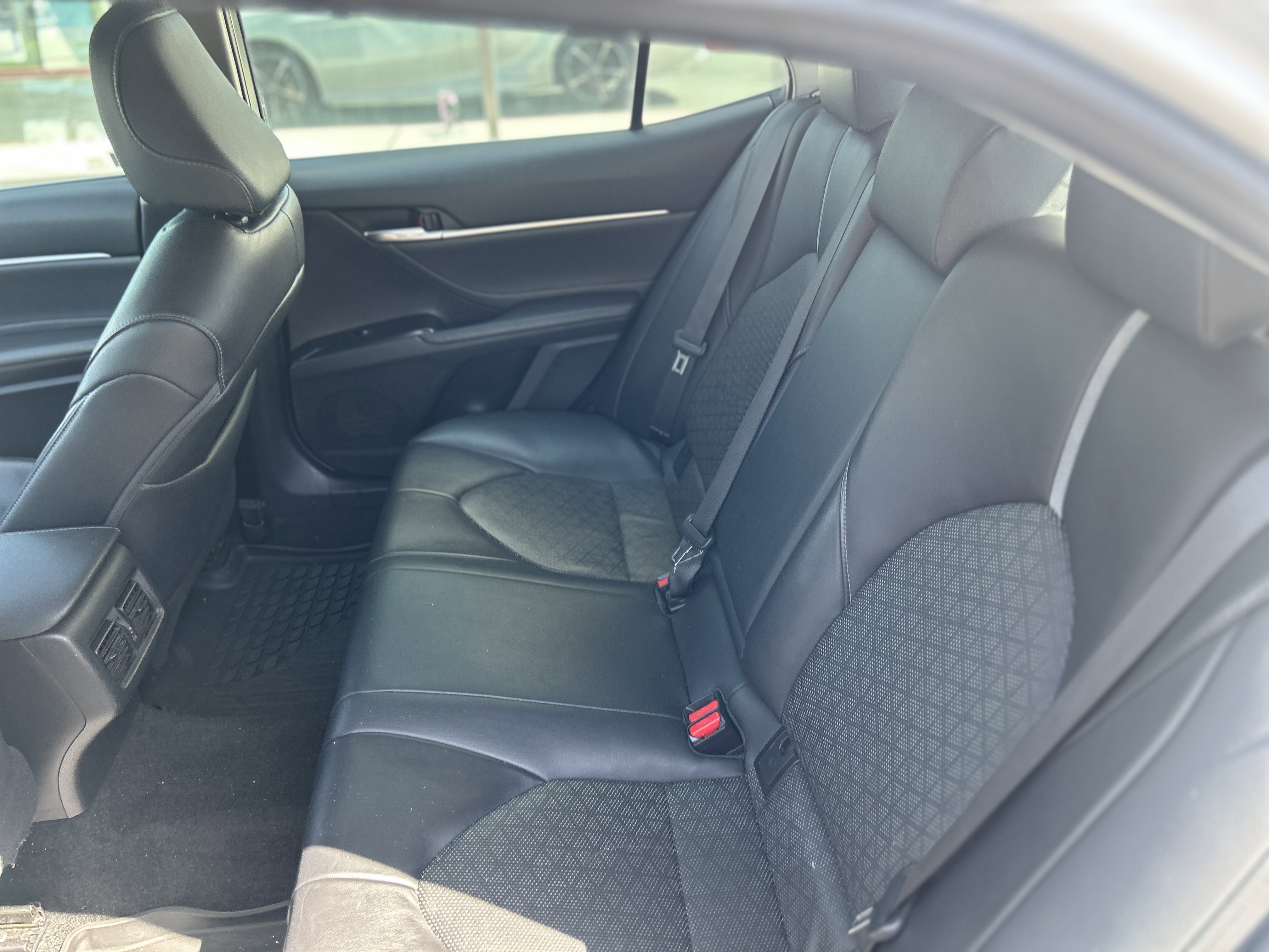 Used 2018 Toyota Camry XSE image 19