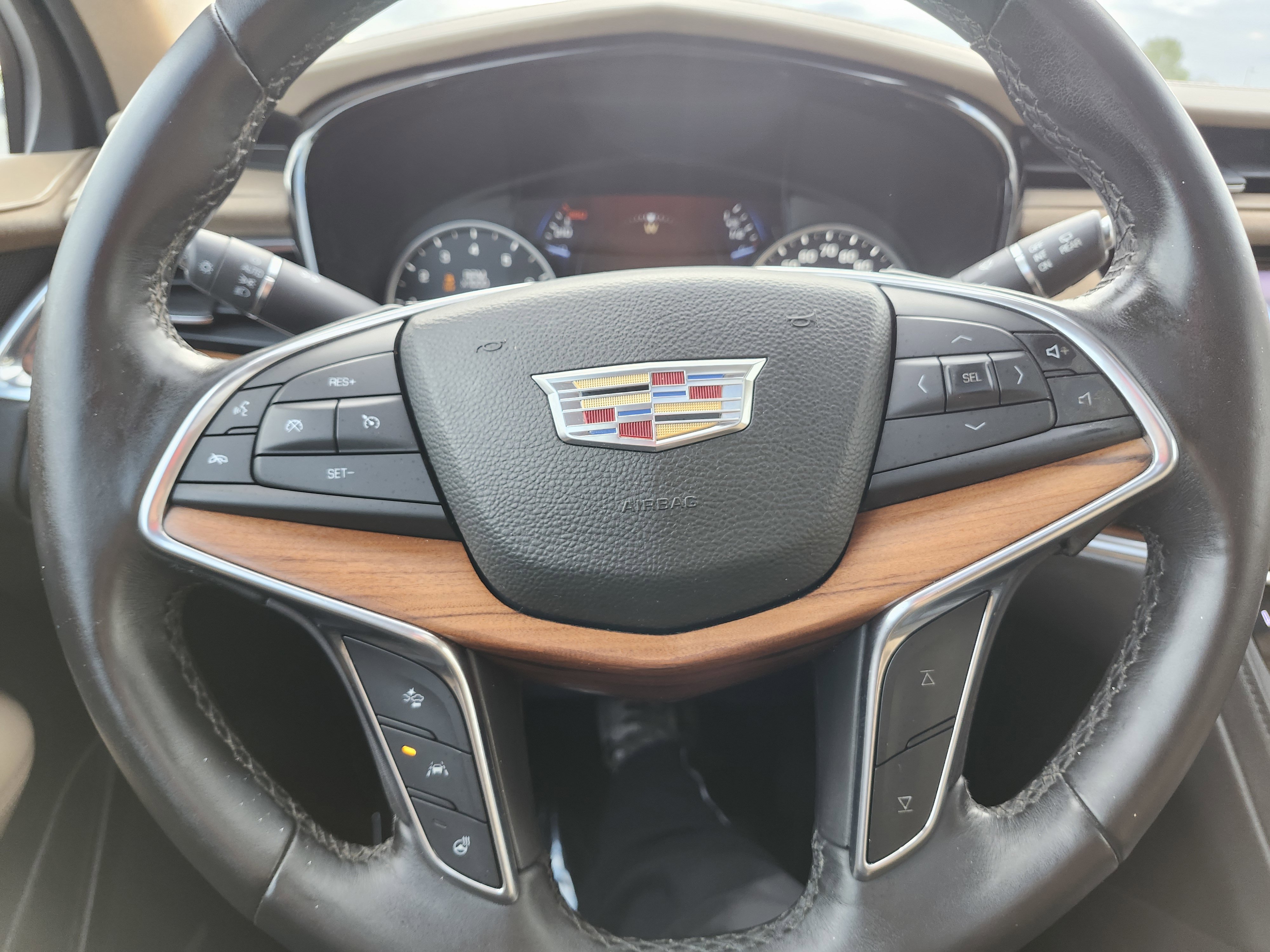 Used 2017 Cadillac XT5 Platinum AWD/4WD image 33