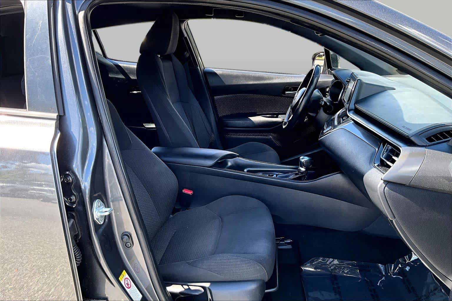 Used 2018 Toyota C-HR XLE FWD image 9
