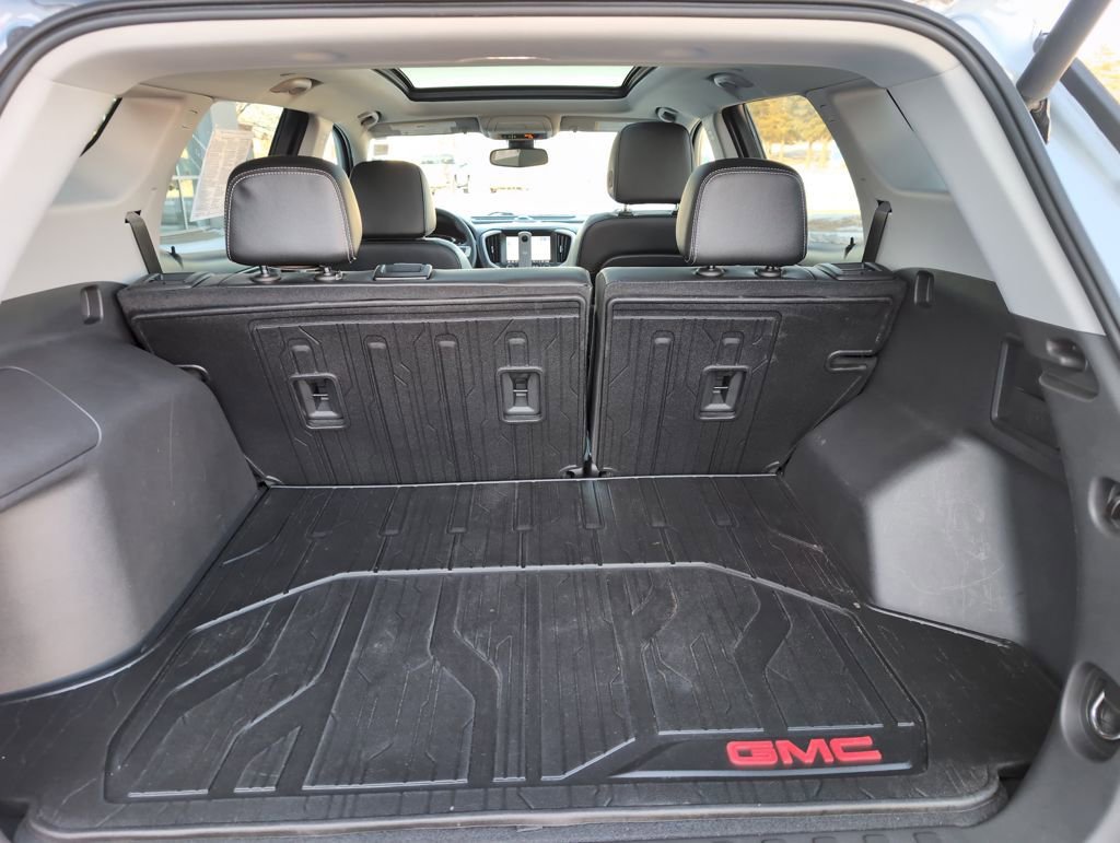 Used 2024 GMC Terrain SLT w/ Infotainment Package II image 10