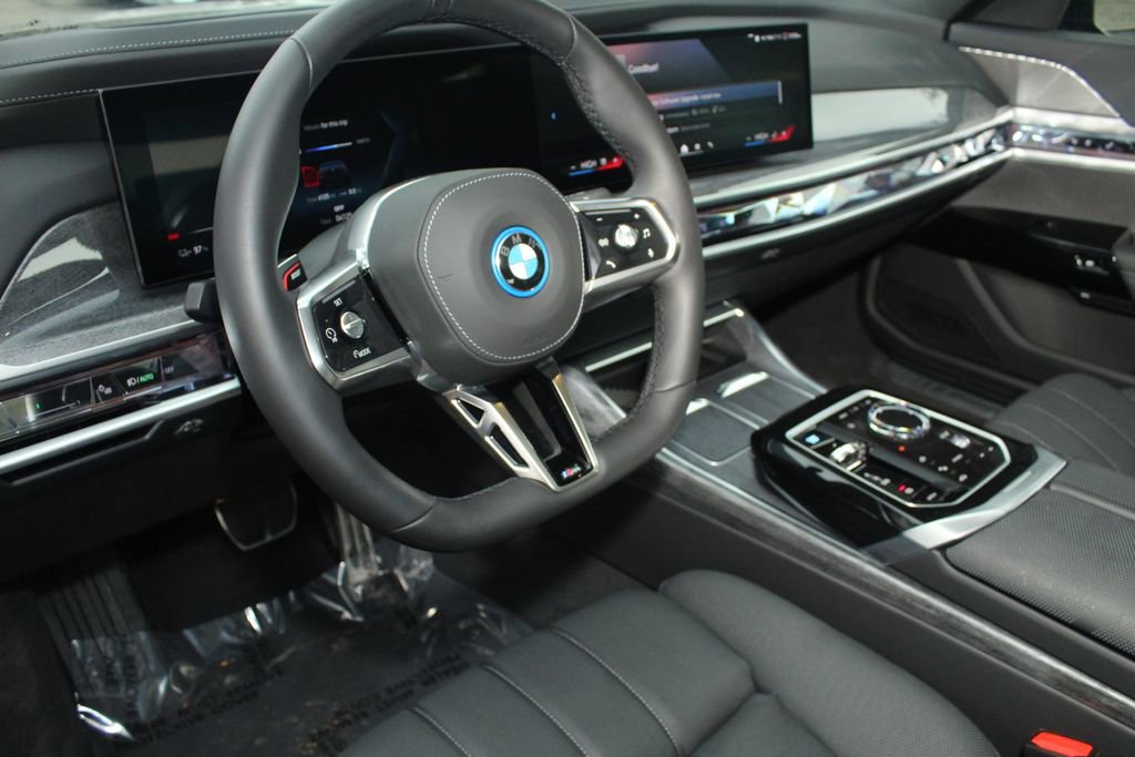 Used 2025 BMW i7 xDrive60 AWD/4WD image 13