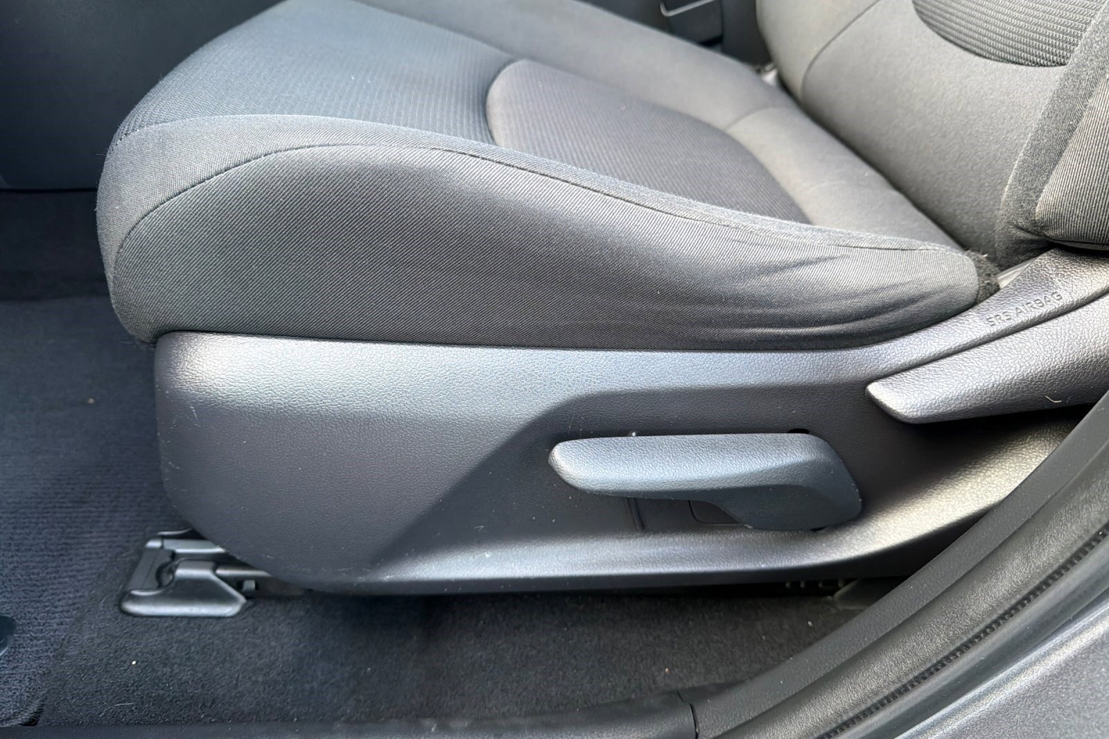 Used 2019 Toyota RAV4 LE image 14