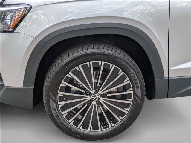 New 2026 Volkswagen Taos SE FWD image 10
