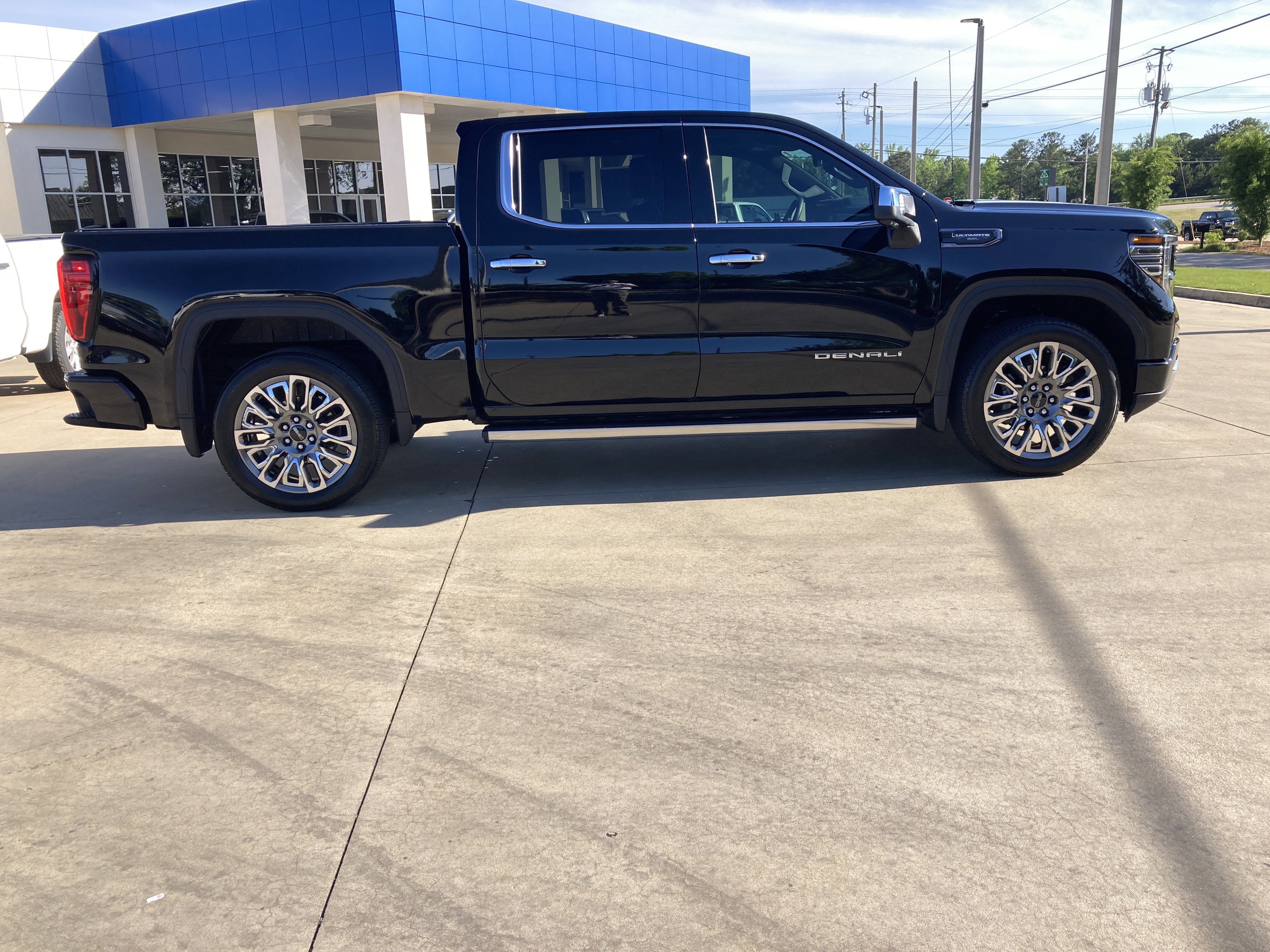 Certified 2026 GMC Sierra 1500 Denali Ultimate AWD/4WD image 4